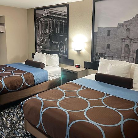 Super 8 By Wyndham San Antonio Downtown Ne Hotell Exteriör bild