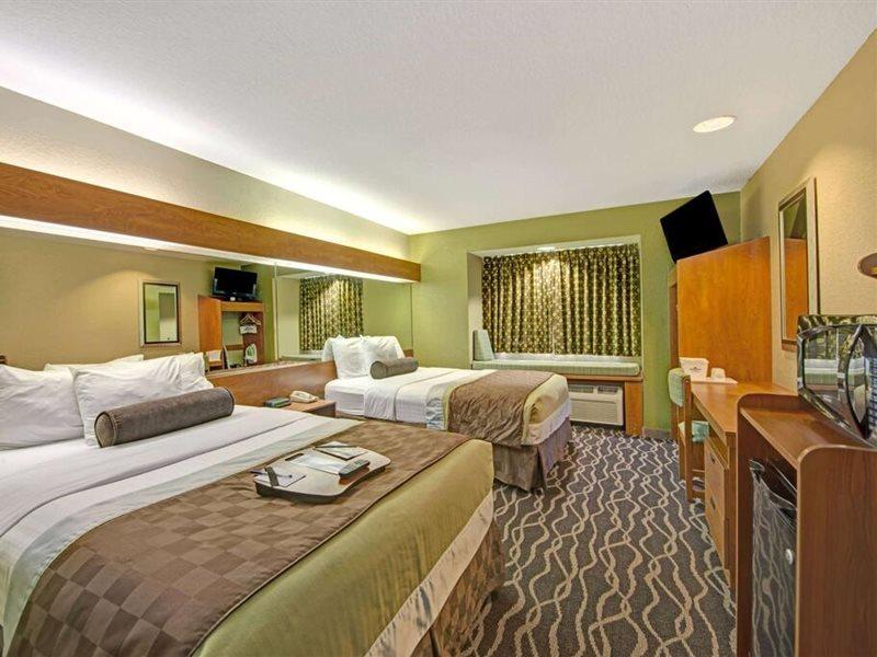 Super 8 By Wyndham San Antonio Downtown Ne Hotell Exteriör bild