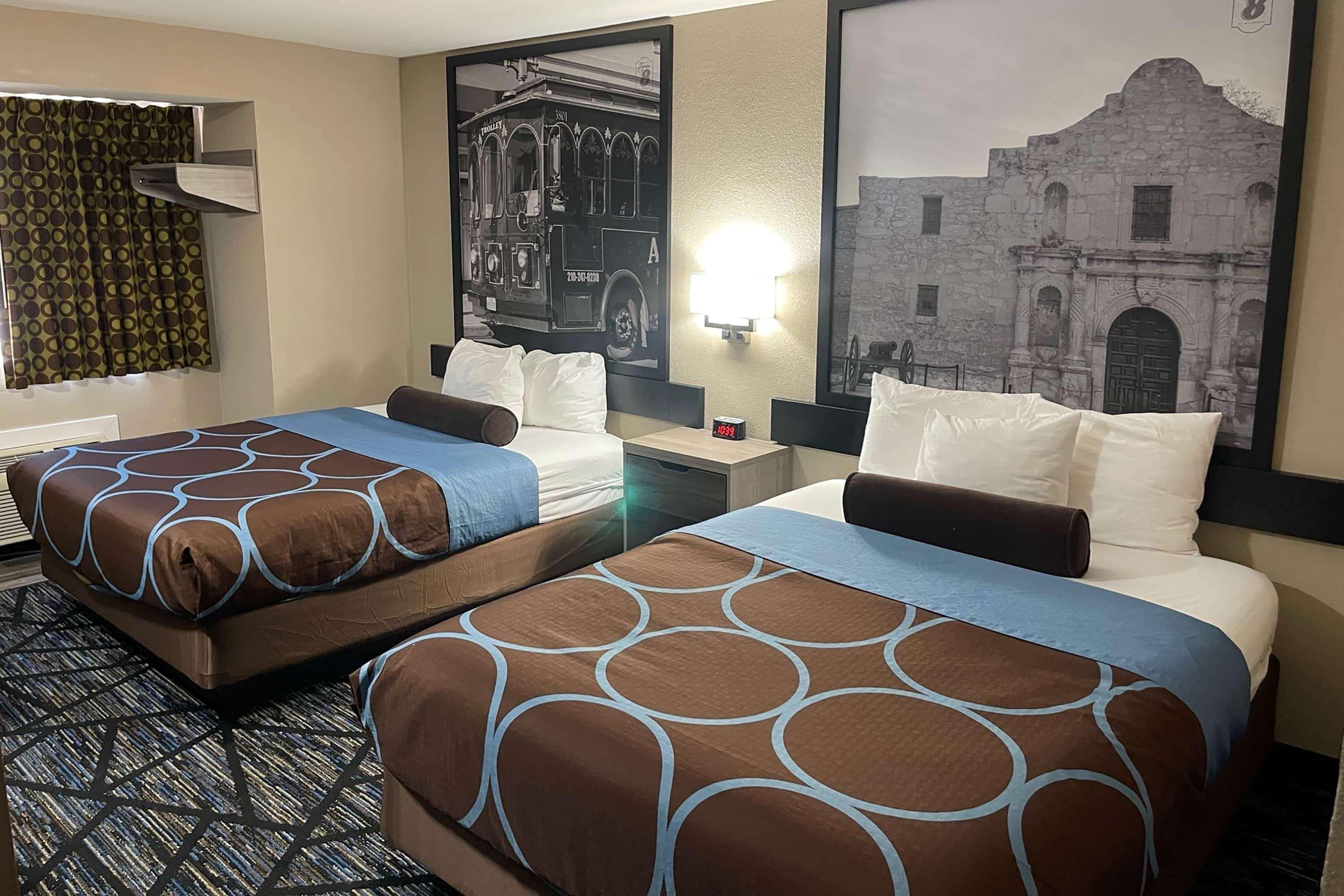 Super 8 By Wyndham San Antonio Downtown Ne Hotell Exteriör bild