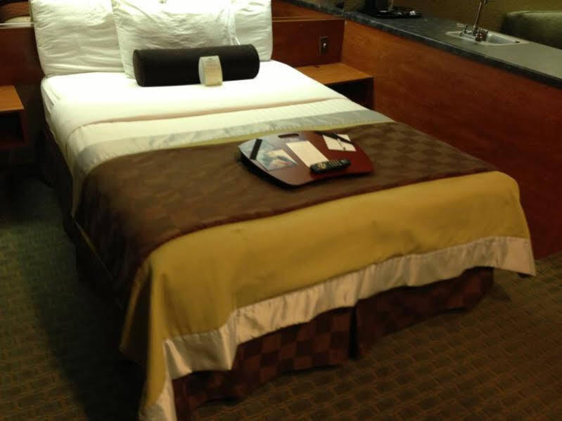 Super 8 By Wyndham San Antonio Downtown Ne Hotell Exteriör bild